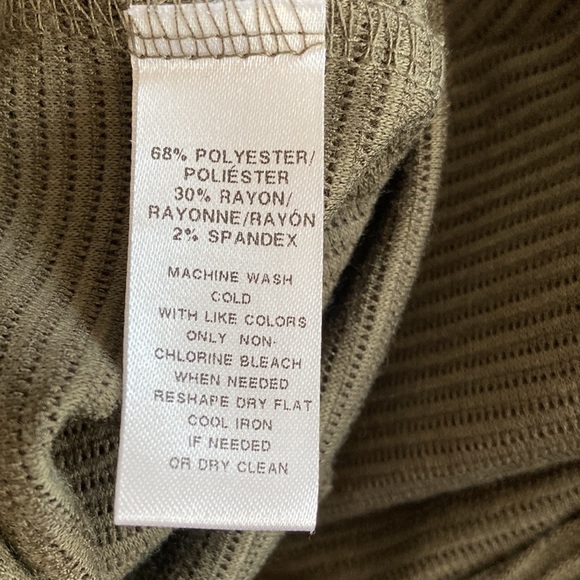 Loft SP green sleeveless V Neck top - Picture 8 of 9